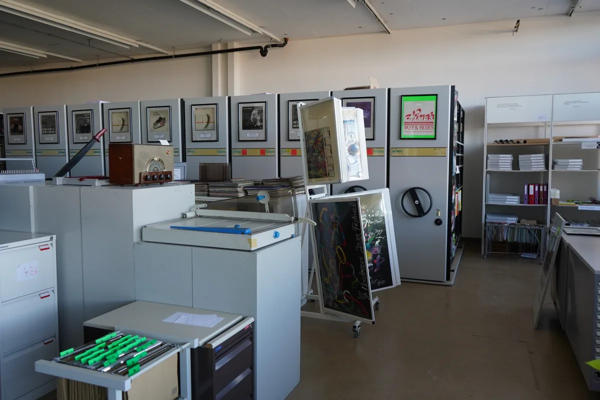 Im Archiv findet sich alles rund um Jazz – auch Konzertplakate oder Dokumentarfilme.
